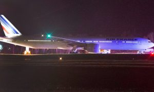 Авиалайнер компании Air France из-за угрозы взрыва совершил экстренную посадку в Монреале