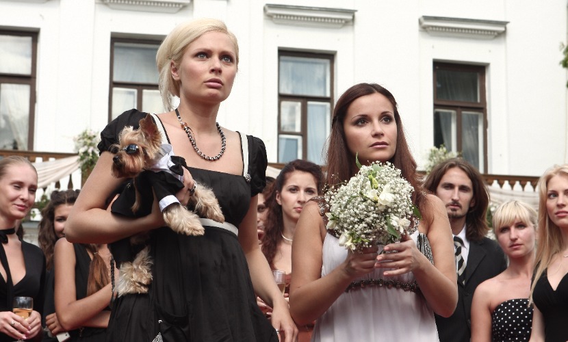 Ольга Орлова (справа) и Наталья Рудова (кадр из фильма "Ирония любви")