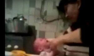 Опубликовано видео жестоких издевательств над младенцем матерью в Перми