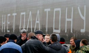 Путин сократил штраф для дальнобойщиков за неуплату сборов по системе 