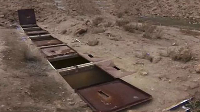 Террористы ДАИШ пытали рабынь в металлических саркофагах 