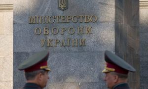 Министр обороны Украины решил избавиться от солдат-пьяниц и генералов-халтурщиков