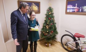 Велосипед от Путина получила на Новый год сибирская школьница