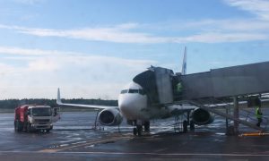Самолет компании UTair Boeing 737 из-за отказа автопилота экстренно сел в Сургуте