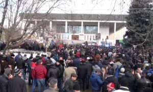 Молдаван под угрозой увольнения с работы заставляют поддержать «демократического» кандидата в премьеры