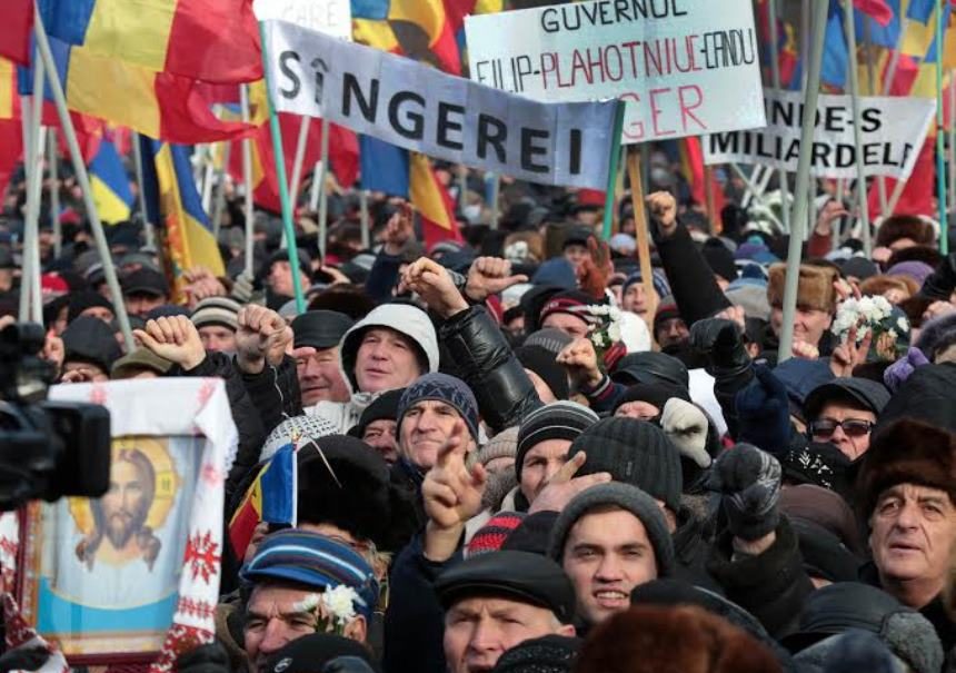 Участники акции протеста в Молдавии перекрыли въезд в Кишинев 