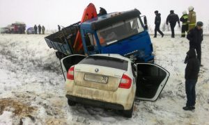 Три женщины и парень погибли в ДТП с грузовиком под Астраханью