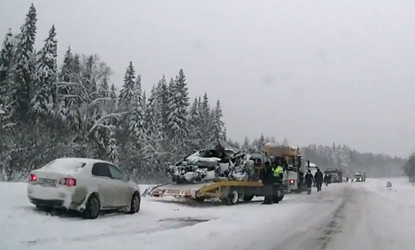 Три человека погибли в ДТП с цементовозом под Пермью 