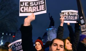 Французов оскорбила карикатура Charlie Hebdo на 