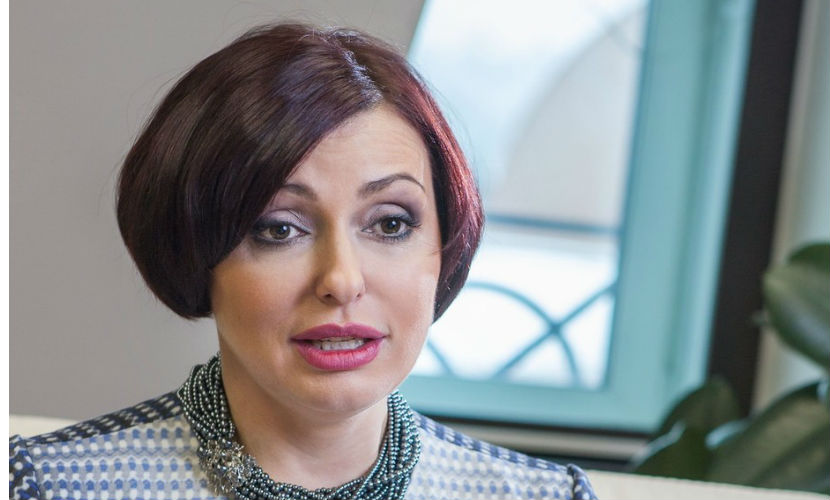 Жену Яценюка оштрафовала киевская полиция за болтовню по телефону 