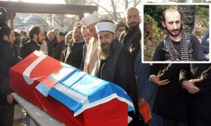 Убивший пилота сбитого Су-24 Пешкова турецкий националист появился на похоронах в Стамбуле
