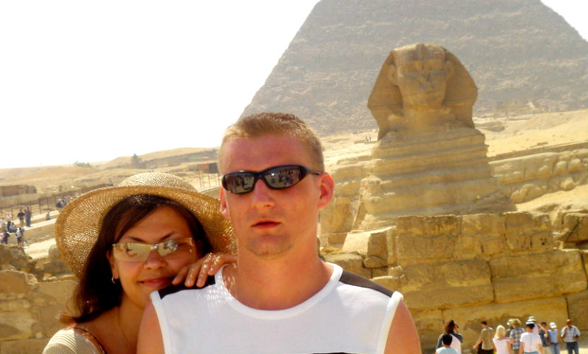 Выходящих из автобуса туристов расстреляли возле египетских пирамид 