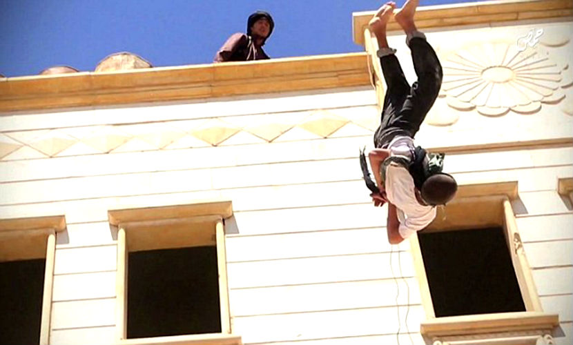 15-летнего мальчика-гея за связь с террористом боевики ИГИЛ сбросили с крыши 