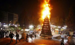 Главная новогодняя елка сгорела в казахстанском Экибастузе