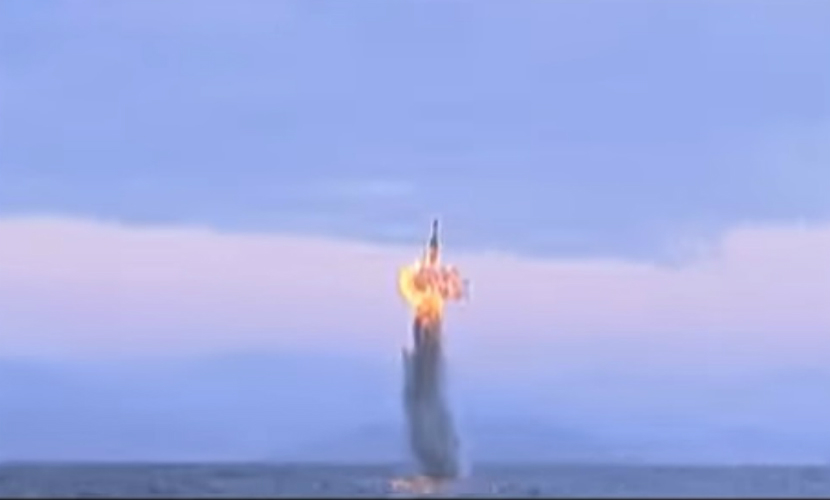 Северная Корея опубликовала новые кадры испытания баллистической ракеты для субмарин 