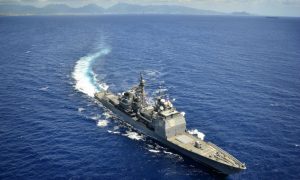 Российский корабль открыл огонь для досмотра направляющегося в украинский порт сухогруза