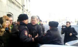 Экс-лидера «Яблока» задержали за одиночный выход против Кадырова
