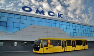 200 человек эвакуировали из аэропорта Омска из-за подозрительной сумки