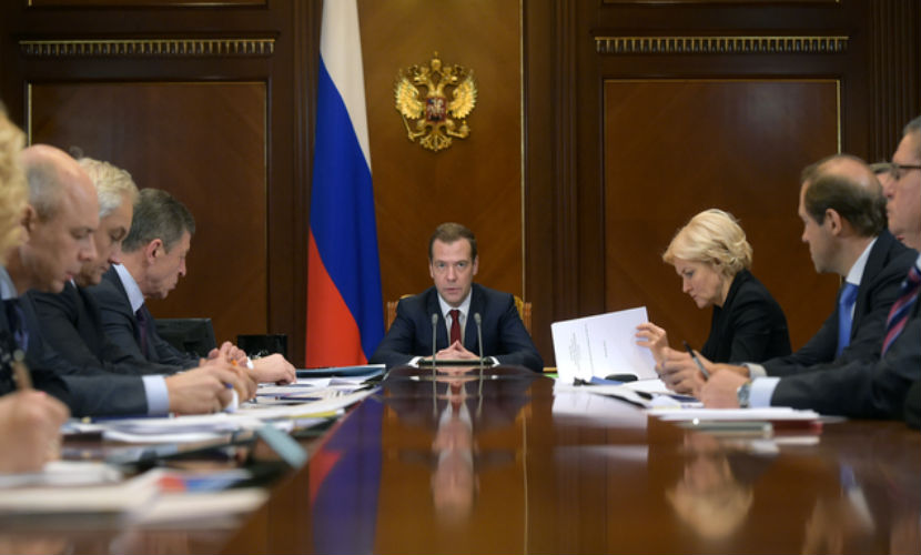 Медведев переложил все расчеты по электроэнергии на плечи регионов 