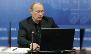 Путин приказал открыть единый интернет-портал образования