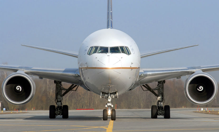 Задымившийся американский Boeing с пассажирами экстренно сел в Японии 