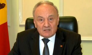 Президент Молдавии заявил о готовности умереть, но не позволить ворам захватить страну