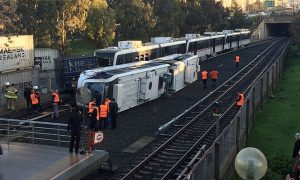 Вагон поезда с пассажирами перевернулся в метро Турции
