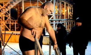 Николай Валуев отметил Крещение купанием в 30-градусный мороз