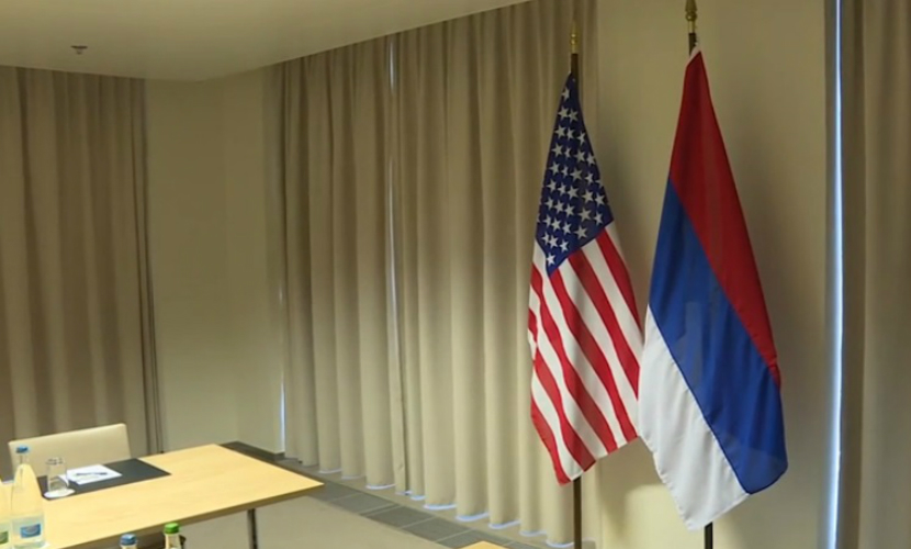 Ошибку с флагом России совершил Госдеп США перед встречей Лаврова и Керри 
