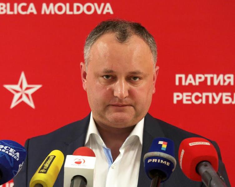 Молдавская оппозиция потребовала срочного созыва заседания парламента и продолжает акции протеста 