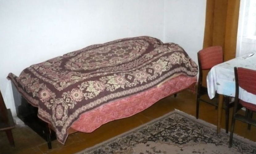 Алтайский романтик в порыве чувств убил девушку о кровать 