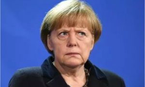 В Германии над Меркель уже откровенно смеются, - эксперт