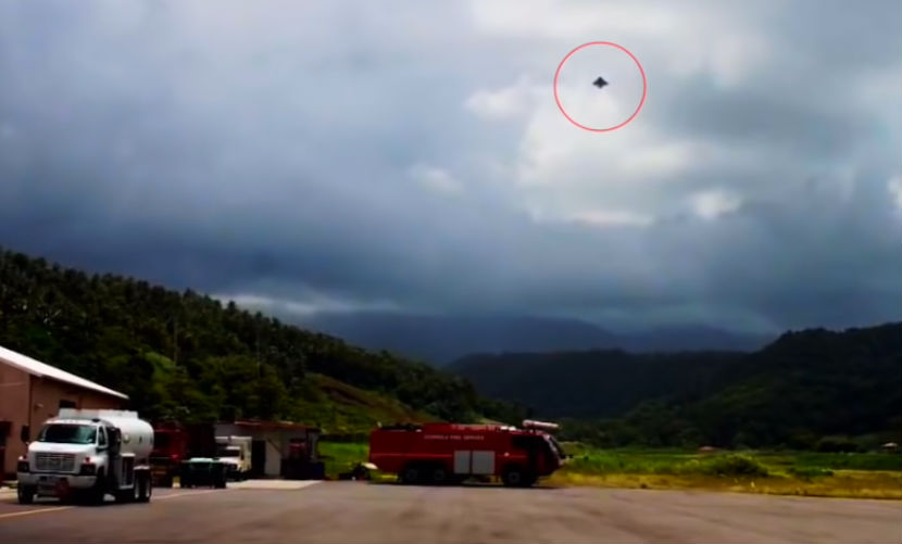 Детальное видео прилета из-за вулкана «корабля инопланетян» опубликовал житель Доминики 