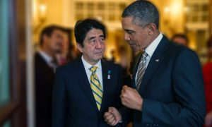 Обама лично уговаривал премьера Японии не встречаться с Путиным до мая