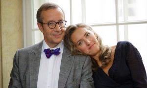 Французские поцелуи 62-летнего президента Эстонии с новой женой возмутили пользователей Сети