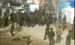 Опубликовано видео массовой драки военных из-за женщины в Чечне