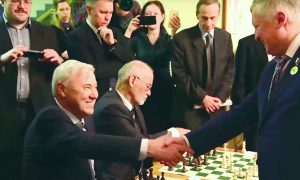 Экс-чемпион мира Карпов обыграл всех шахматистов Госдумы, кроме справоросса и единоросса
