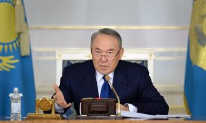 Тех, кто на вопрос на русском языке отвечает по-казахски, показательно увольнять, - Назарбаев