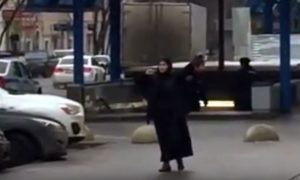 Няня обезглавила ребенка под наркотиками и инсценировала теракт возле московского метро