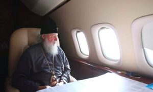 Патриарх Кирилл попал в “очень опасную аварию” на борту самолета