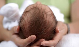 Двое младенцев одновременно умерли от пневмонии в Смоленской области