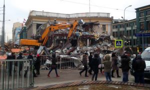 Из-за сноса самостроя частично обрушился подземный переход в центре Москвы
