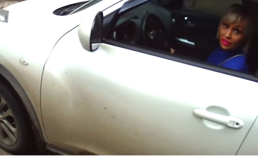 Блондинка в лабутенах за рулем со смешными оскорблениями украинских полицейских попала на видео 