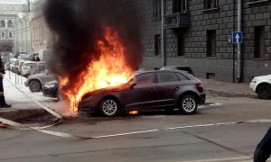 BMW жены Шнурова подожгли возле Мариинки в Санкт-Петербурге