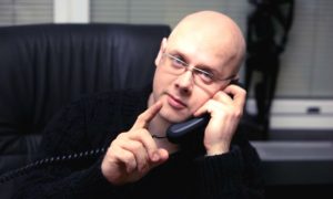 Сенатор показал свой «позор семьи», сравнив его с беременной восьмиклассницей