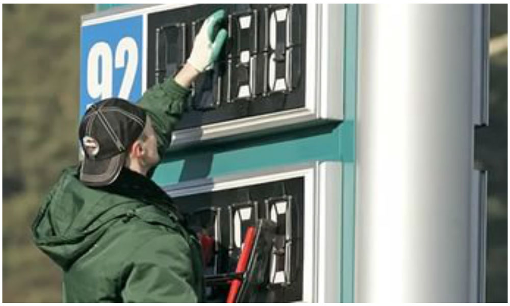 «Дорожает каждый день»: что предпримут Путин и кабмин для снижения цен на бензин 