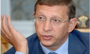 Евтушенков обвинил правительство в помощи бизнесу 