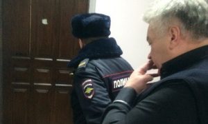 Коррупционера, хранившего 134 млн рублей в тазиках, арестовали в зале суда
