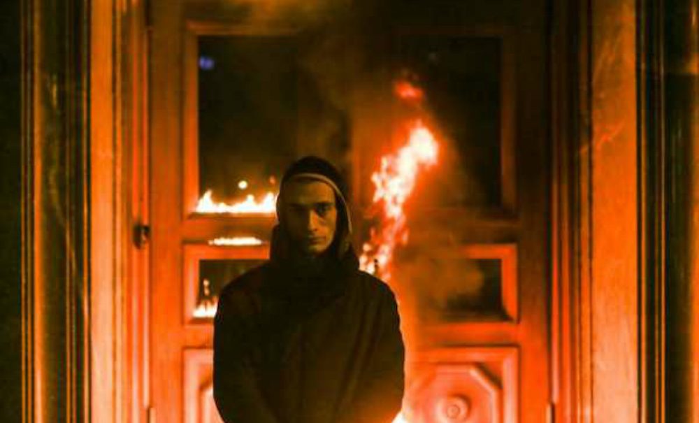 За поджог здания ФСБ Павленскому грозит срок втрое больше, чем Pussy Riot 