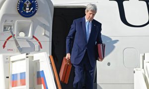 Джон Керри привез Владимиру Путину «сюрприз» в красном чемоданчике
